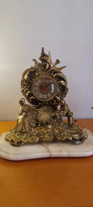 Reloj y Candelabros Decorativos de Bronce