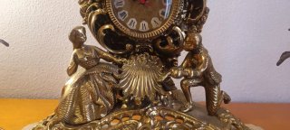 Reloj y Candelabros Decorativos de Bronce