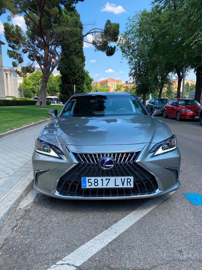 Lexus ES 2022 - foto 1