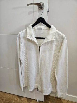 Chaqueta unisex de punto blanca con cremallera