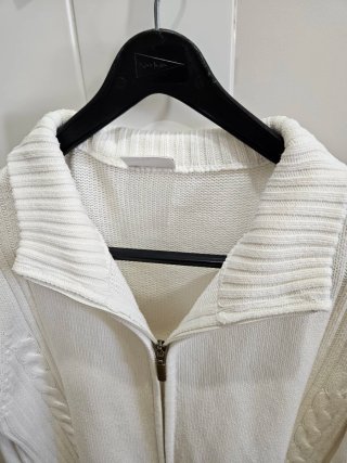 Chaqueta unisex de punto blanca con cremallera