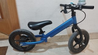 Bici sin pedales azul infantil