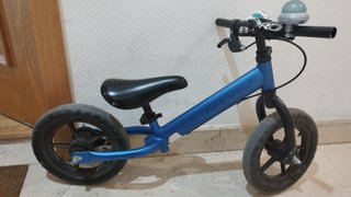 Bici sin pedales azul infantil
