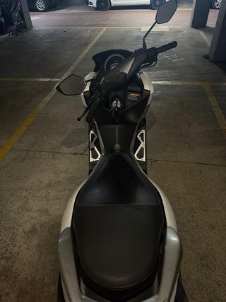 Yamaha Nmax Blanca