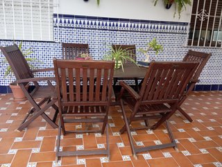 Mesa de madera y 6 sillas para terraza