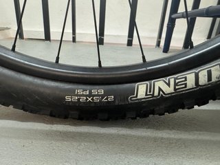 Bicicleta de montaña Kona con cuadro de aluminio