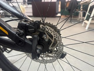 Bicicleta de montaña Kona con cuadro de aluminio
