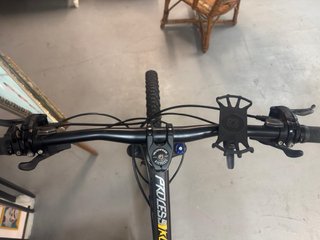 Bicicleta de montaña Kona con cuadro de aluminio