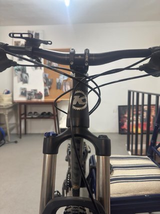 Bicicleta de montaña Kona con cuadro de aluminio
