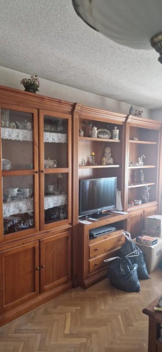 Mueble de salón y mesa de café de madera
