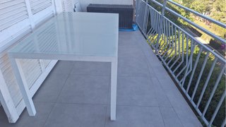 Mesa y 4 sillas de aluminio