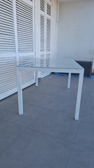 Mesa y 4 sillas de aluminio