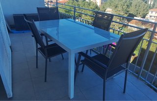 Mesa y 4 sillas de aluminio