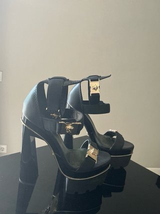 Sandalias Versace Tacón Plataforma Doradas Negras,