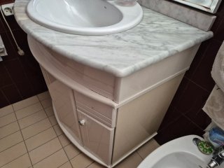 Mueble de baño con lavabo Roca y espejo