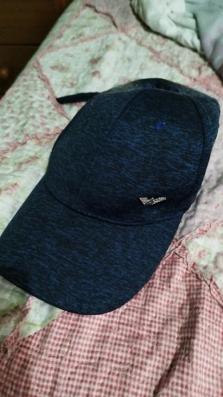 Gorra azul y negra semi nueva