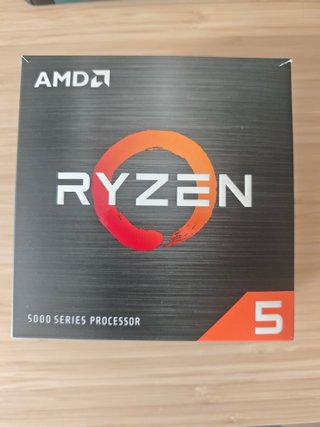 AMD Ryzen 5 5600X con caja y disipador