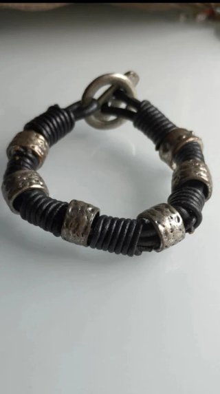 Pulsera Cuero Negra y Plateada Sin Estrenar