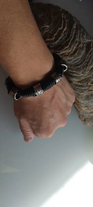 Pulsera Cuero Negra y Plateada Sin Estrenar
