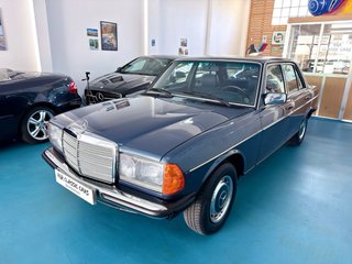 Mercedes-Benz W123 230E 136 CV 5V