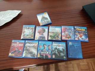 Consola PS4 + 9 Juegos