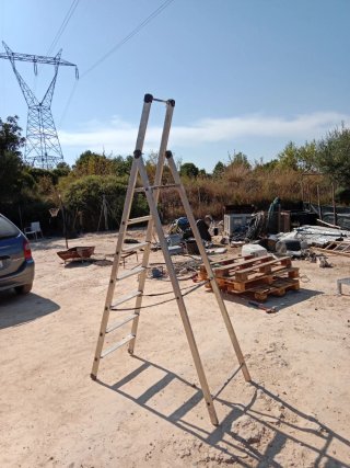 Escalera de aluminio plegable pintor