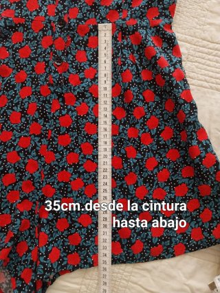 BUZO CORTO ESTAMPADO FLORAL TALLA  XS