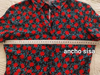 BUZO CORTO ESTAMPADO FLORAL TALLA  XS