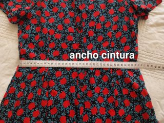 BUZO CORTO ESTAMPADO FLORAL TALLA  XS