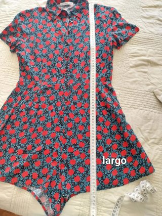 BUZO CORTO ESTAMPADO FLORAL TALLA  XS