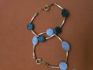 Pulsera chapada oro piedras jade blanco