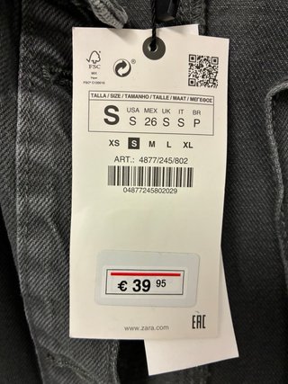 Cazadora Zara gris con pedrería