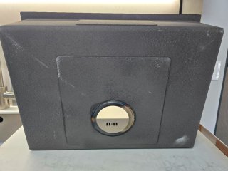 Fregadero de cocina negro con escurridor