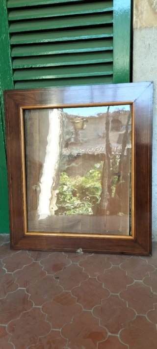 Marco antiguo de madera