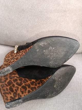 Botines de cuña con estampado de leopardo