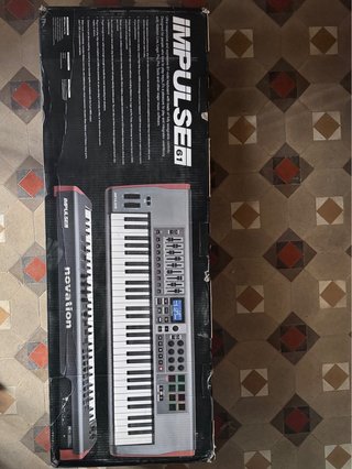 Novation Impulse 61 Teclado MIDI + Caja + Soporte