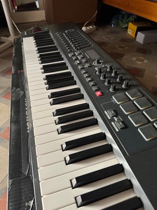 Novation Impulse 61 Teclado MIDI + Caja + Soporte
