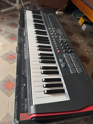Novation Impulse 61 Teclado MIDI + Caja + Soporte