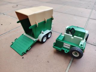 Coche y remolque Playmobil Hípica