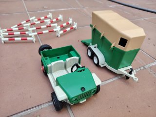Coche y remolque Playmobil Hípica
