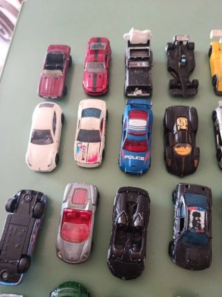 Lotto 40 macchinine Hot Wheels Malaysia