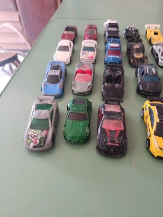 Lotto 40 macchinine Hot Wheels Malaysia