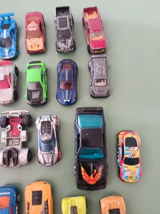 Lotto 40 macchinine Hot Wheels Malaysia