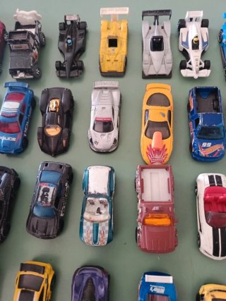 Lotto 40 macchinine Hot Wheels Malaysia