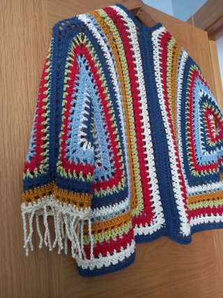 Cárdigan hecho a crochet