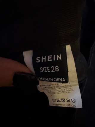 Pantalones cortos vaqueros negros rotos