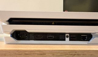 PS4 Pro Blanca (piezas o reparar) Sin disco duro