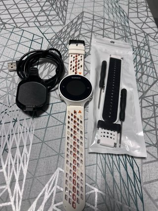 Reloj Garmin S4 con cargador y 2 correas