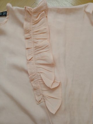 Blusa Mango rosa con volantes