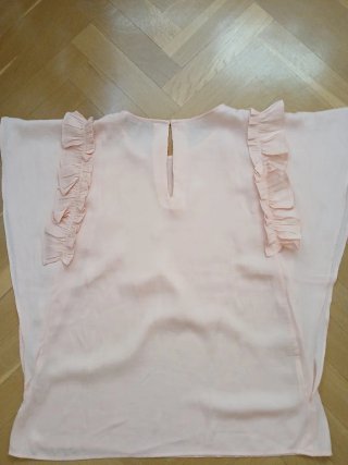 Blusa Mango rosa con volantes